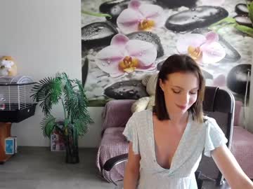 girl
        jennycutey cam image #1314368