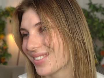 girl
        refined_style cam image #5445925