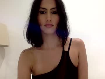 girl
        sashamolaney cam image #1679641