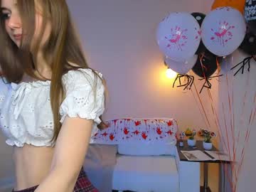 girl
        emiliaswallow cam image #5401695