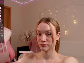 girl
        alice_lady2020 cam image #2868469