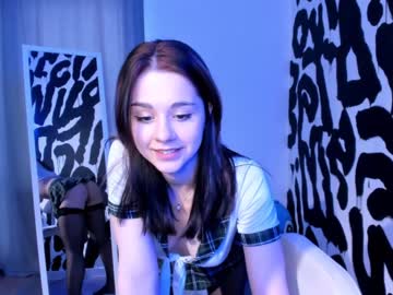 girl
        ainamil cam image #1587926