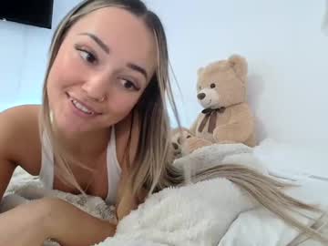 girl
        luvlivvyy cam image #5558148