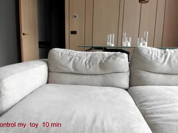 girl
        carolinaherera cam image #5531900
