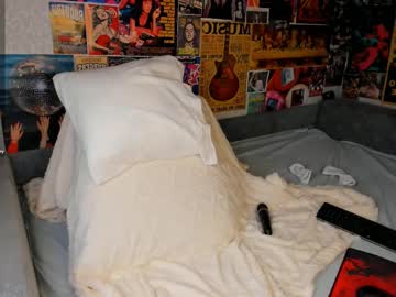 girl
        flirtykitty_ cam image #6153870