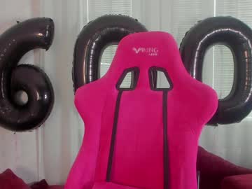 girl
        angelina_new cam image #2161708