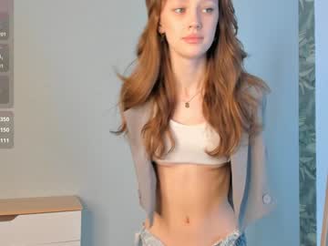 girl
        cwenhardey cam image #5796608