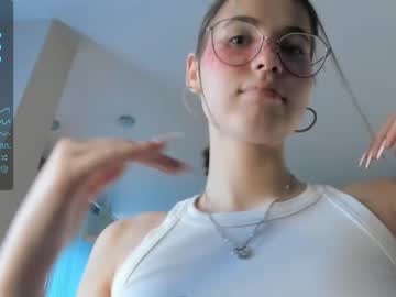 girl
        gellykliar cam image #2744856