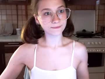 girl
        mekyy_no_neko cam image #1998435