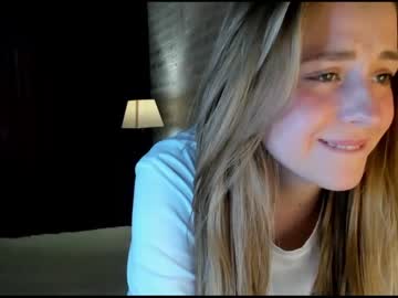 girl
        sophie_crashh cam image #1532278