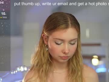 girl
        april_blush cam image #4600391