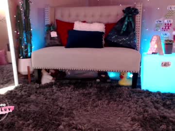 girl
        aubrilee cam image #412699