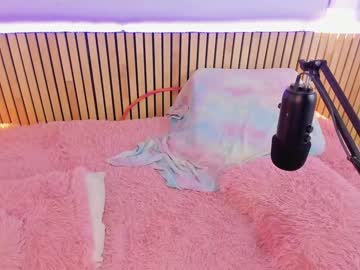 girl
        little_effy18 cam image #2963618