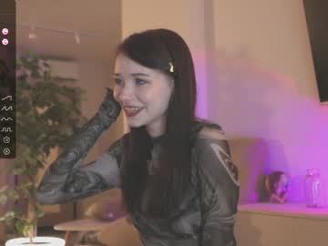 girl
        oki_dokie cam image #2630779