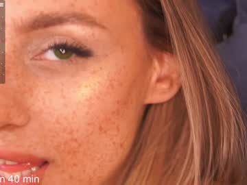 girl
        artease cam image #1417488
