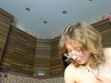 girl
        udelaborom cam image #3710090