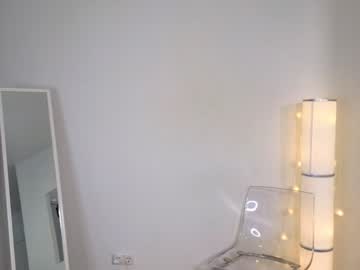 girl
        eli_sun cam image #1302042