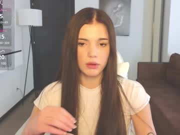 girl
        adri_dream cam image #6649333