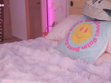 girl
        kittenmoon_ cam image #6699313