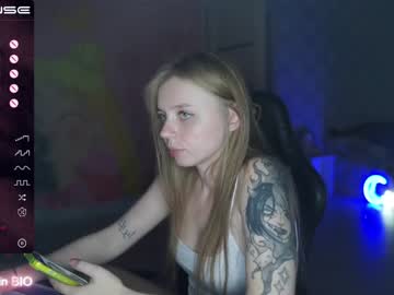 girl
        holydumplings cam image #434316