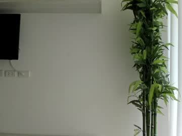 girl
        asiangirlandwhiteguy cam image #1515346