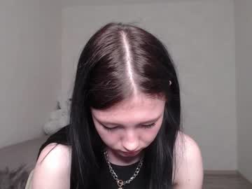 girl
        alexa_little cam image #1751730