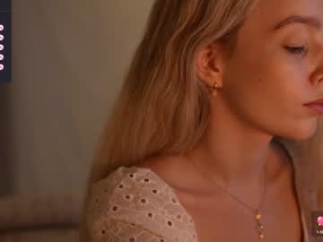 girl
        mother__of__dragons cam image #4328555