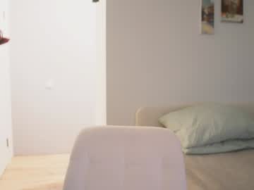 girl
        _jikey_ cam image #6013378