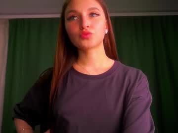 girl
        elysian_whisper cam image #6756878
