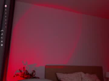 girl
        lumoore cam image #6180859