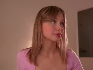 girl
        april_blush cam image #6864446
