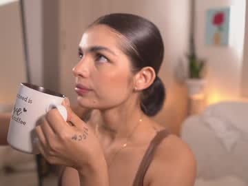 girl
        laura_roldan cam image #5805243