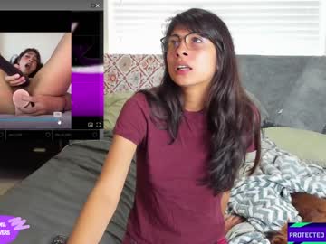 girl
        violetttflowers cam image #1231120