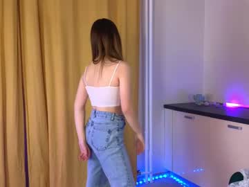 girl
        lorabeam cam image #4074975