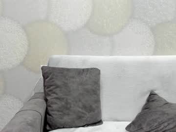 girl
        aria_diaz cam image #485656