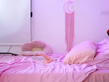 girl
        little_effy18_ cam image #5636035