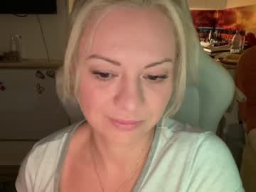 girl
        kiradivine cam image #809361