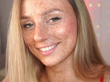 girl
        artease cam image #2680251
