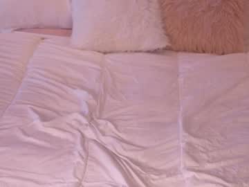girl
        lau__1 cam image #4747262