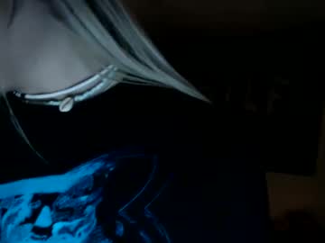 girl
        kipsy420 cam image #6078233