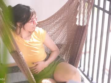 girl
        lizmreow cam image #6547680