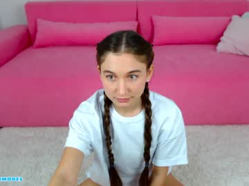 girl
        ambertan1 cam image #175707