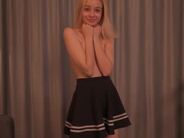 girl
        wanda_woman cam image #5202002
