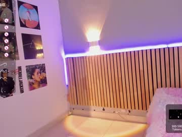 girl
        little_effy18 cam image #3761080
