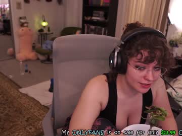 girl
        evelynpiers cam image #1041086