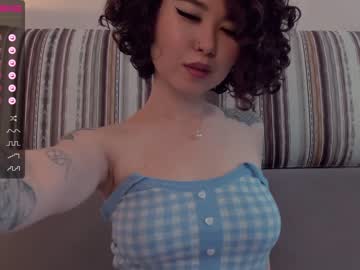 girl
        lu_blu cam image #1127288