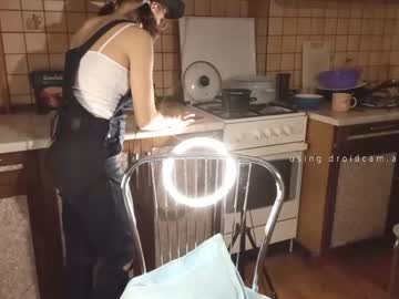 girl
        mekyy_no_neko cam image #1822102
