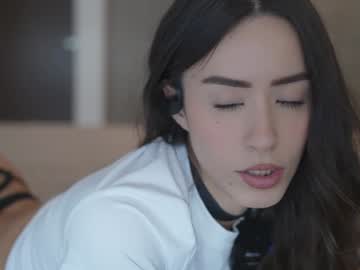 girl
        emyii cam image #6346899