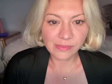 girl
        kiradivine cam image #6739781