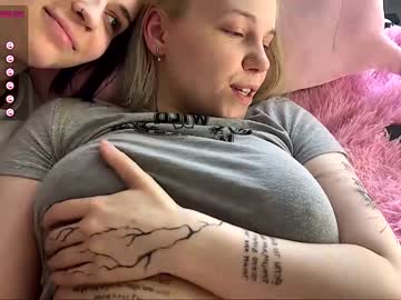 couple
        arya_stark7 cam image #1750375